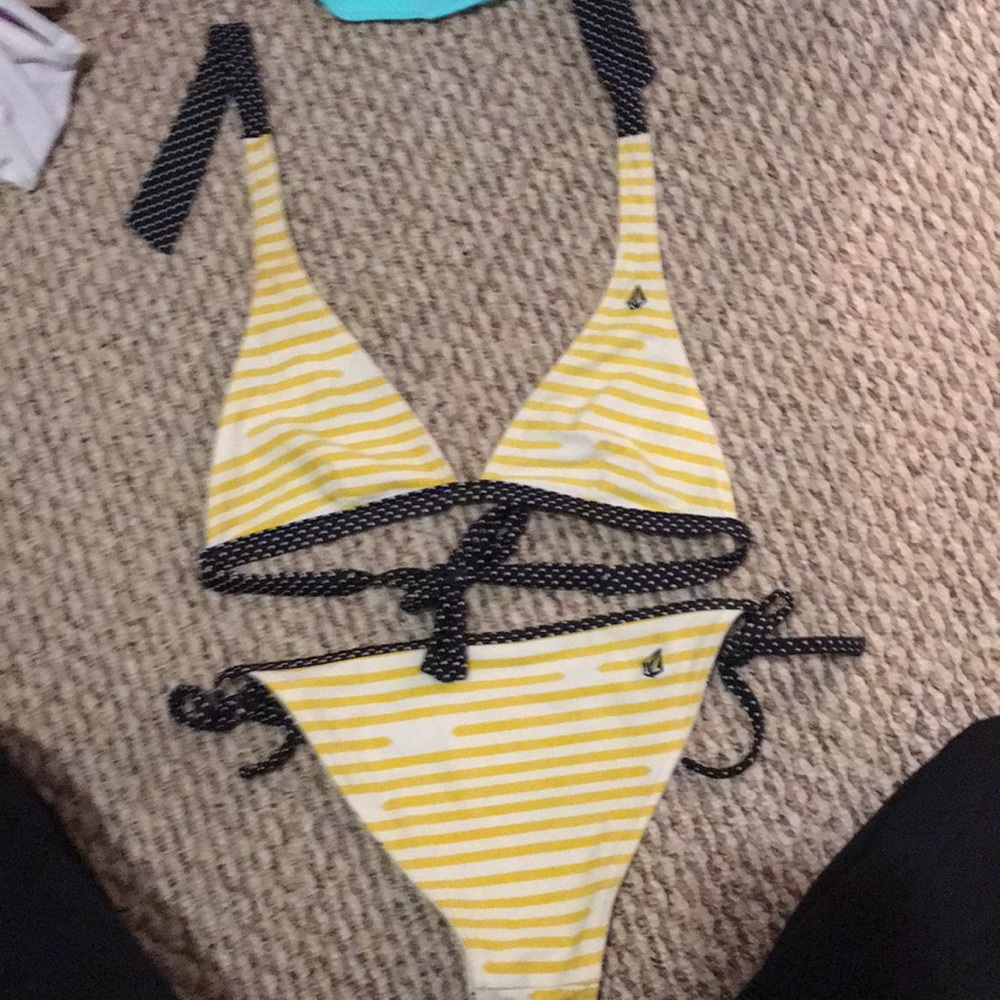 Volcom Bikini - Picture 2 of 2